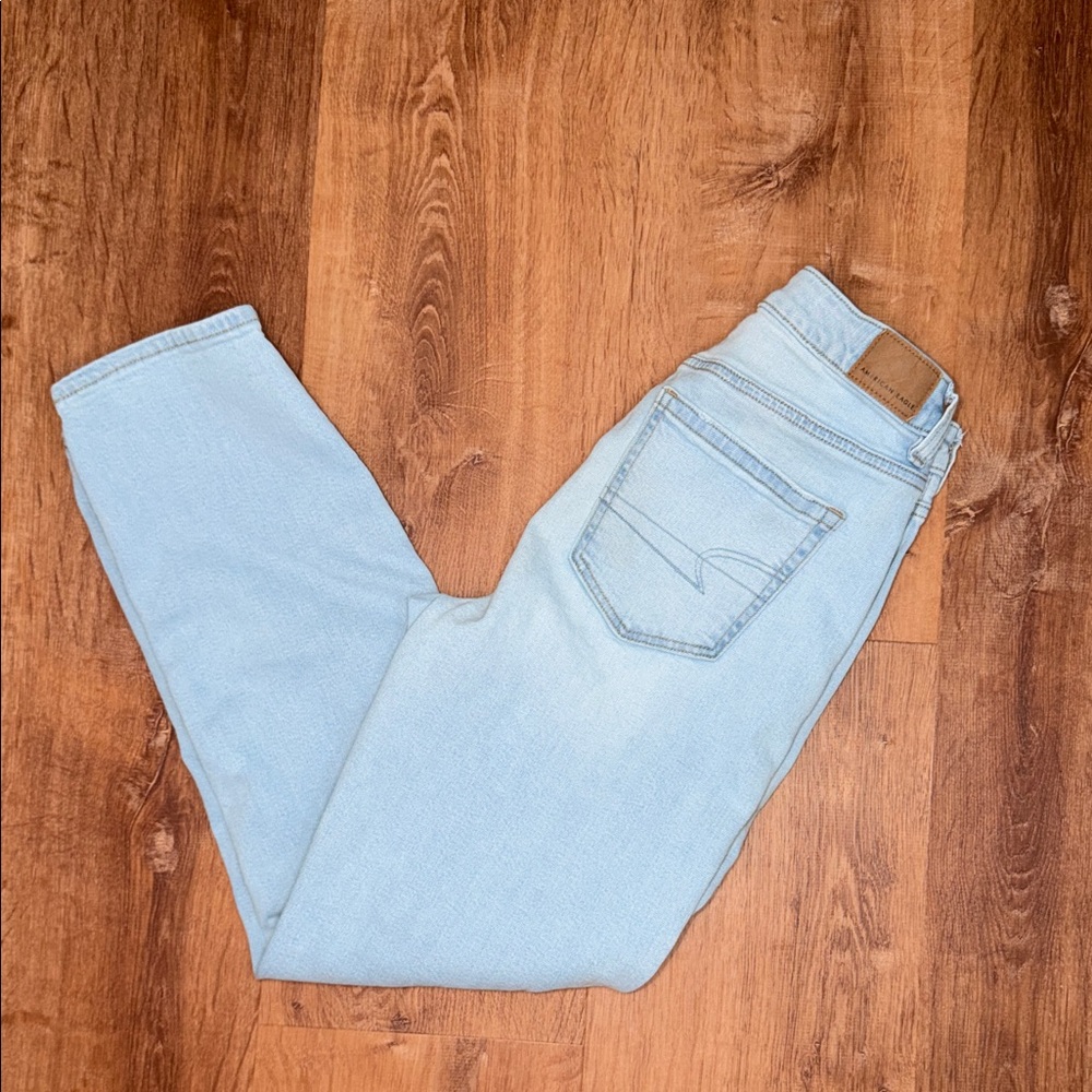 American Eagle Light Blue High-Rise‎ Mom Straight Jean